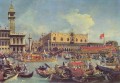 Der Bucintoro kehrt am Himmelfahrtstag zum Molo zurück Canaletto Detail